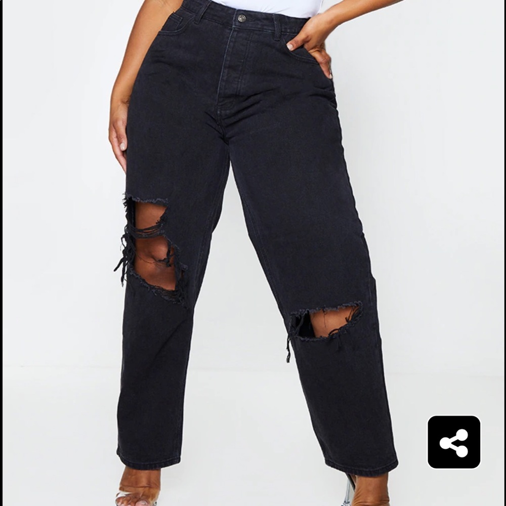 PRETTYLITTLETHING Plus Black Rip Boyfriend Jeans